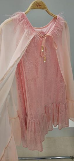 صورة فستان وردي بلمعة ترتر شال